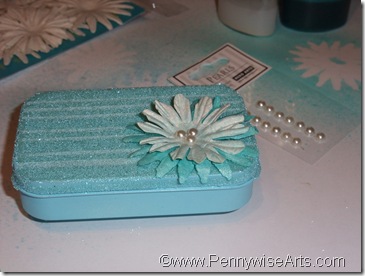 8. Apply flowers to lid